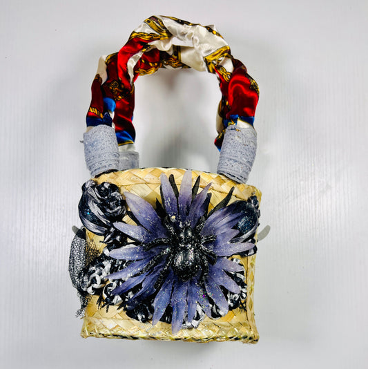 Spooky 8 Legs Mini Junky Straw Bag