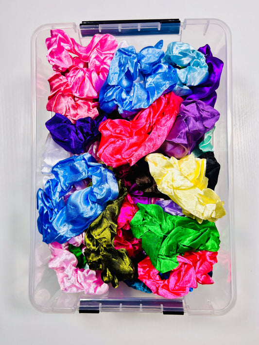 $1 Scrunchies *Randomly Choosing *